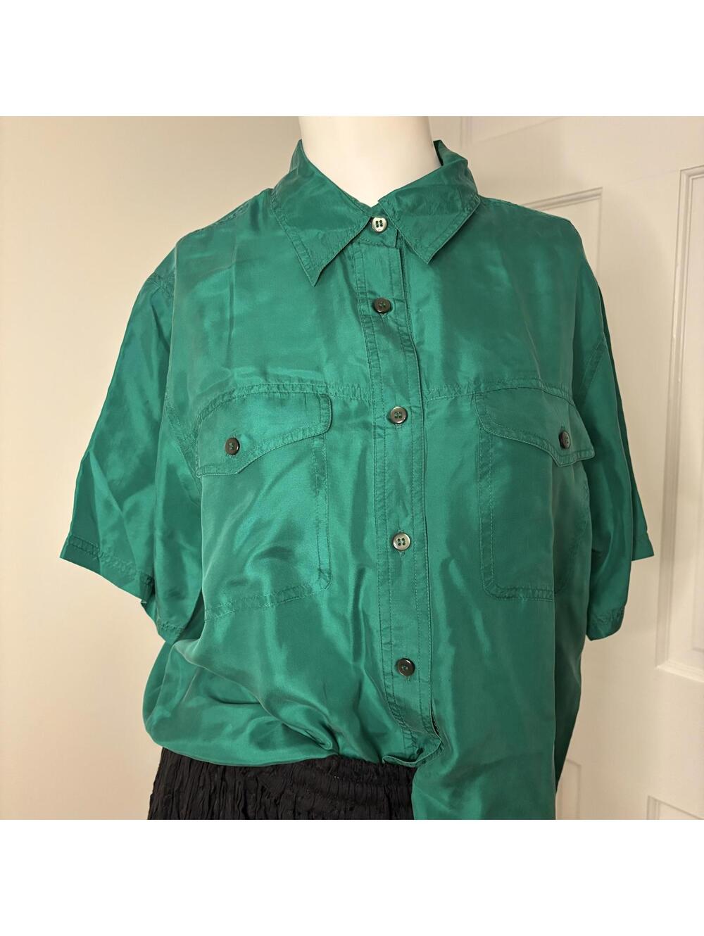 Erika P Vtg Emerald Green Silk Short Sleeve Bouse